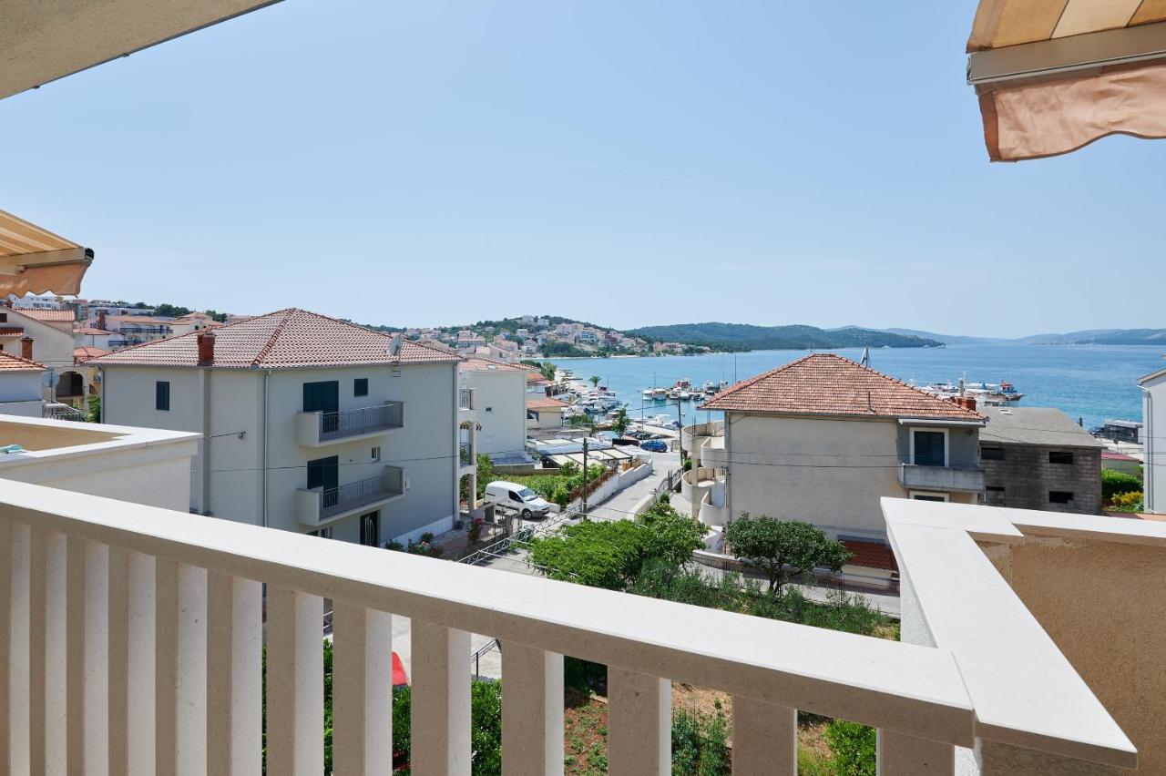 T&T Sea View Apartments Trogir Exterior photo