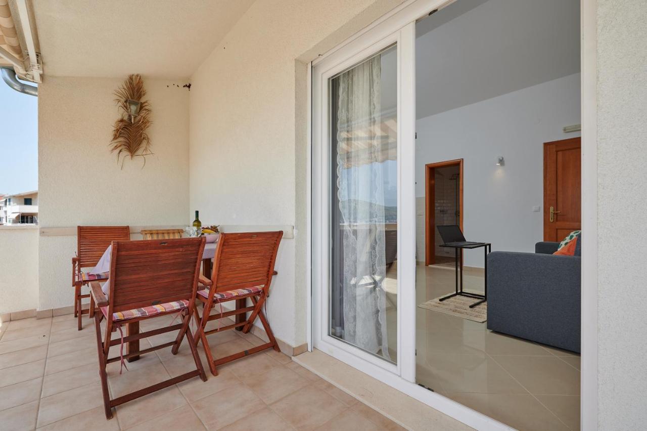 T&T Sea View Apartments Trogir Exterior photo