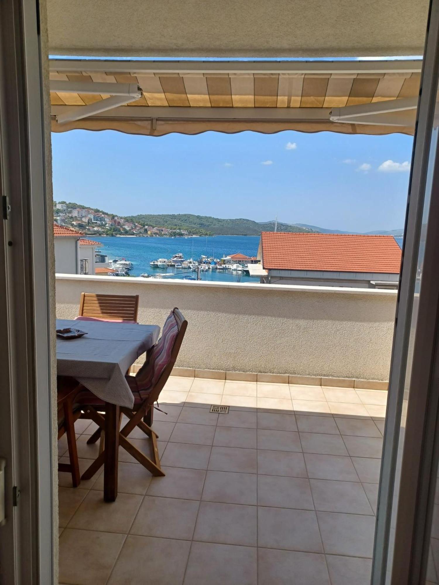 T&T Sea View Apartments Trogir Exterior photo